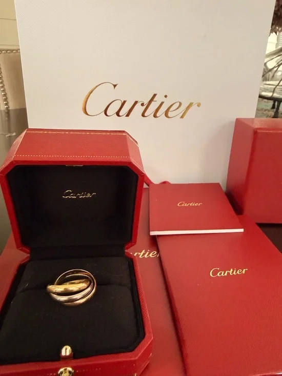 Cartier Trinity Interlocking Ring in Yellow Gold - Picture 3 of 5